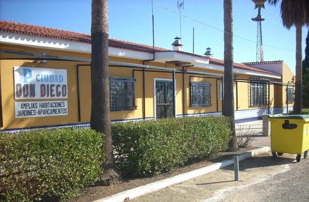 Hostal Don Diego San Juan Del Puerto Eksteriør bilde
